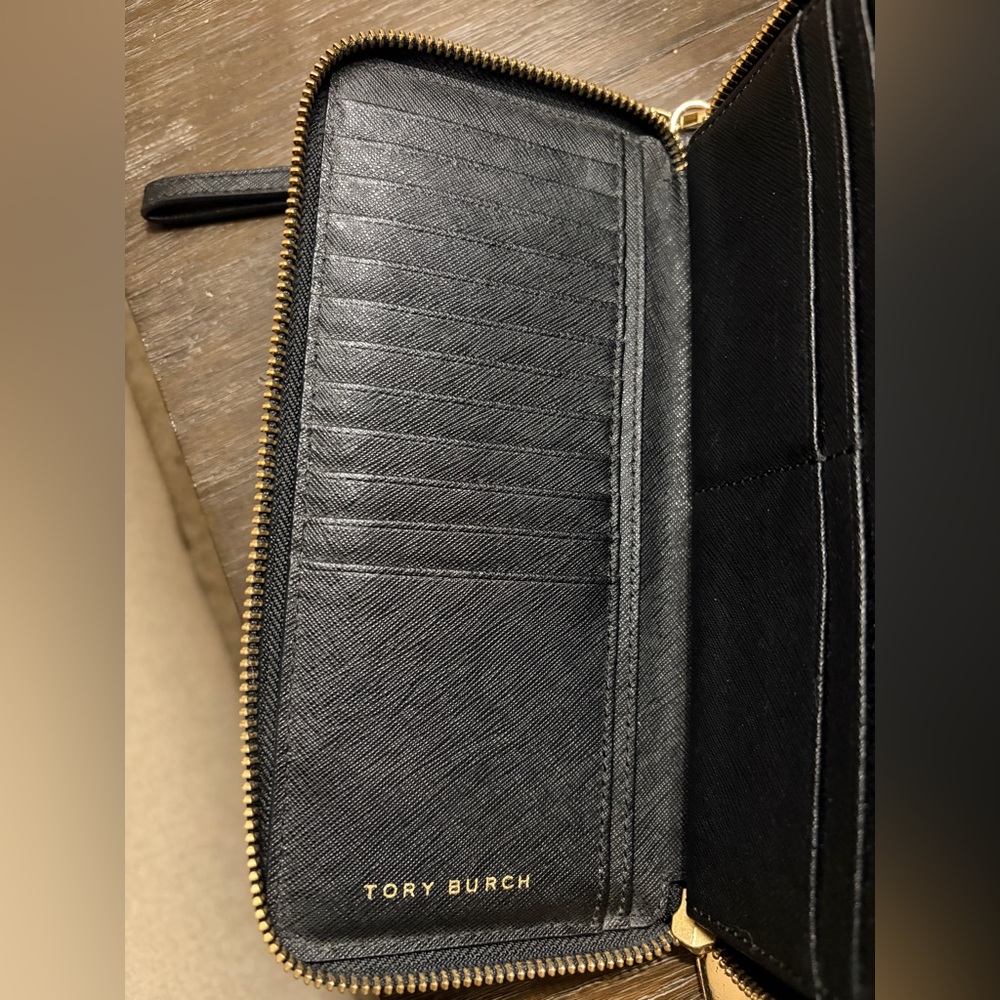 Tory Burch Black Leather Large Wristlet with Gold tone hardware EUC
Make a Offer - Picture 6 of 11